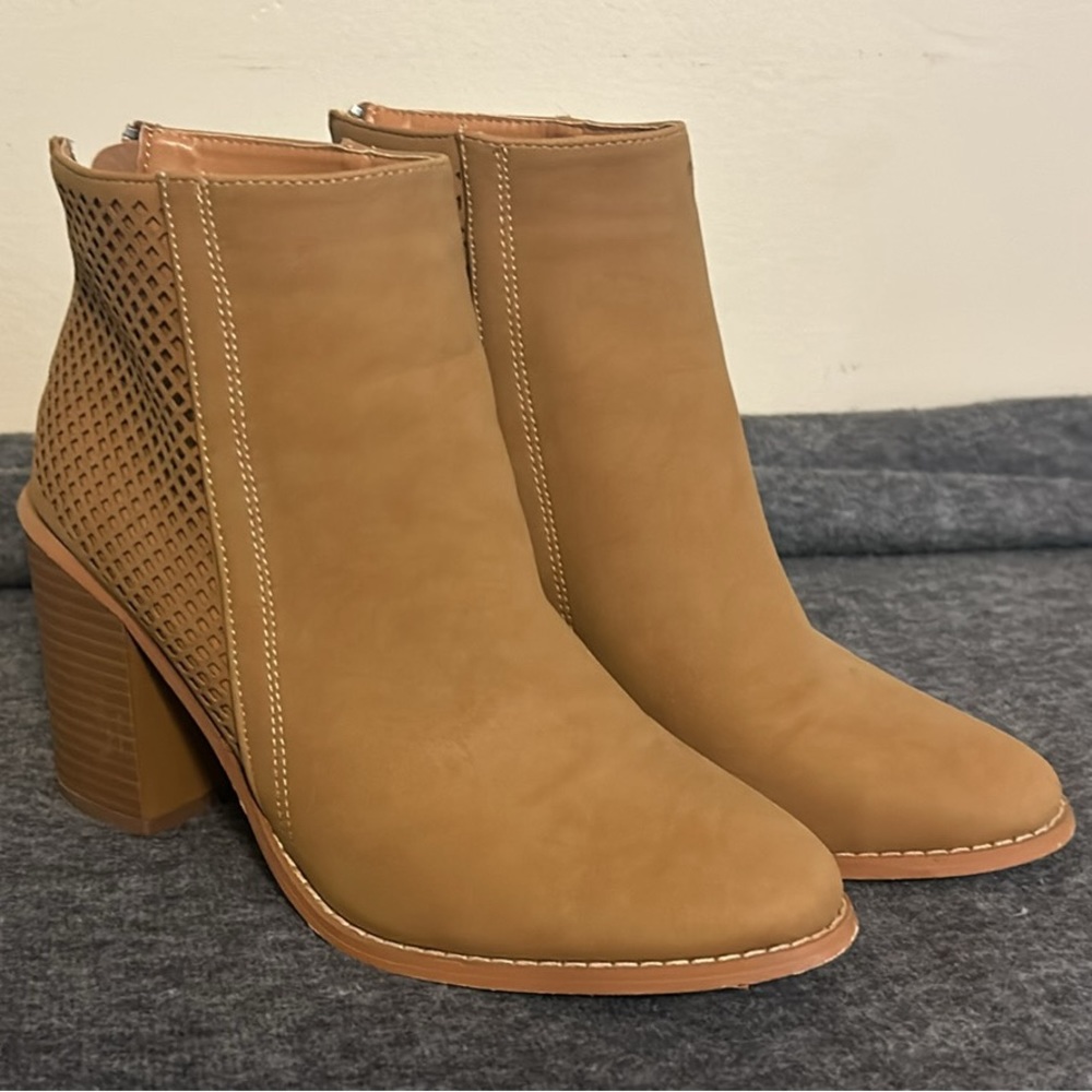 Size 9 women’s booties